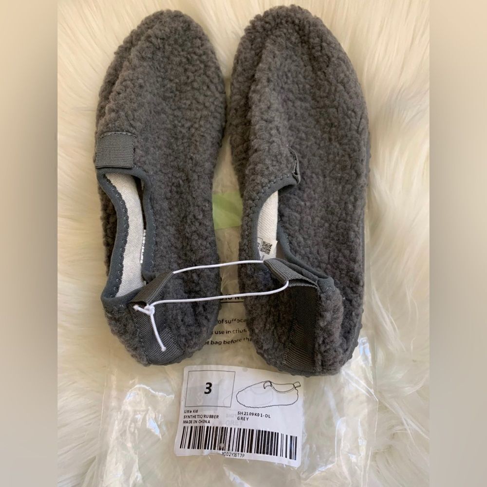 Kids Slippers House Curly fur Slip On Shoes
Size 3